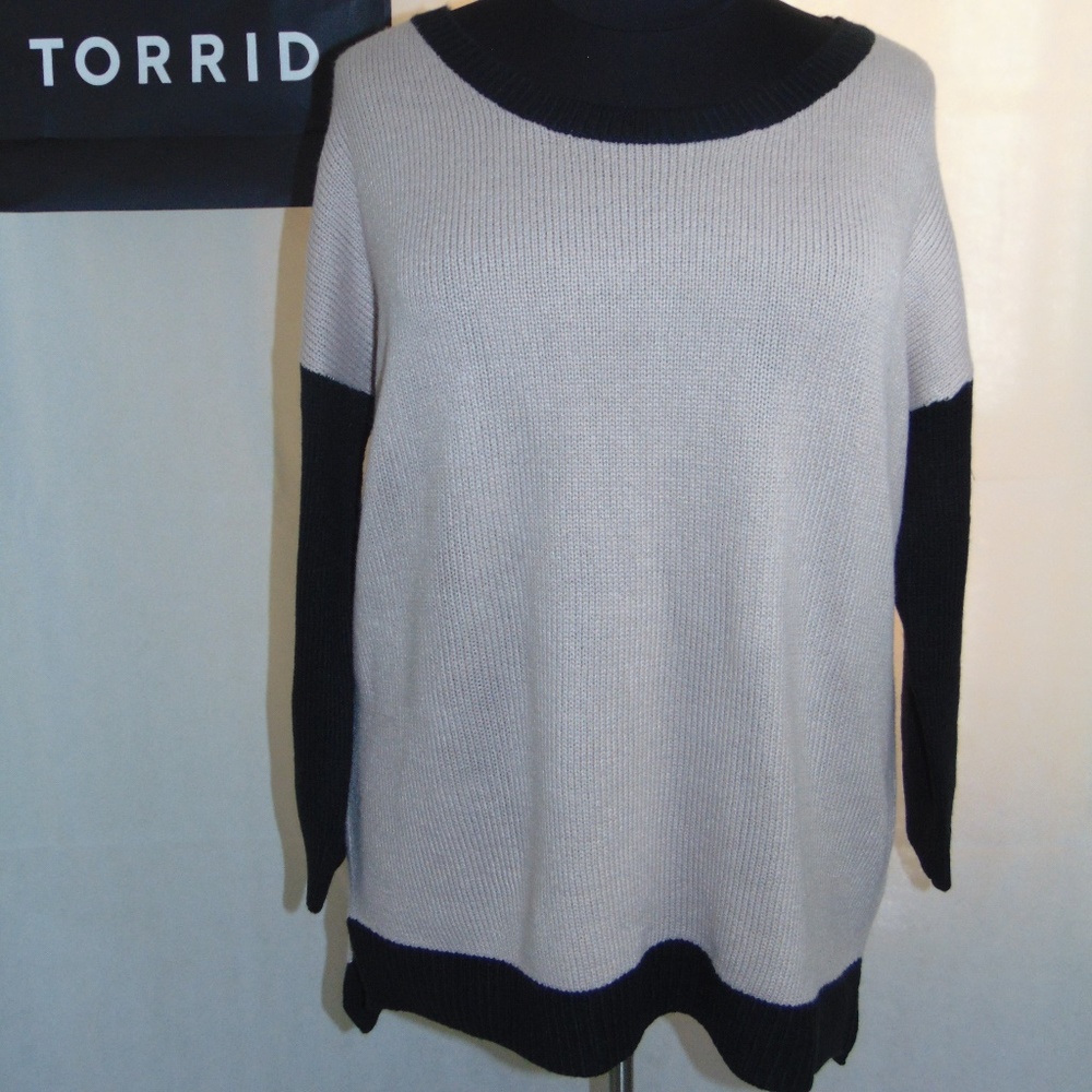 TORRID Sweater 2 tone color split hem Sz 2 NWT